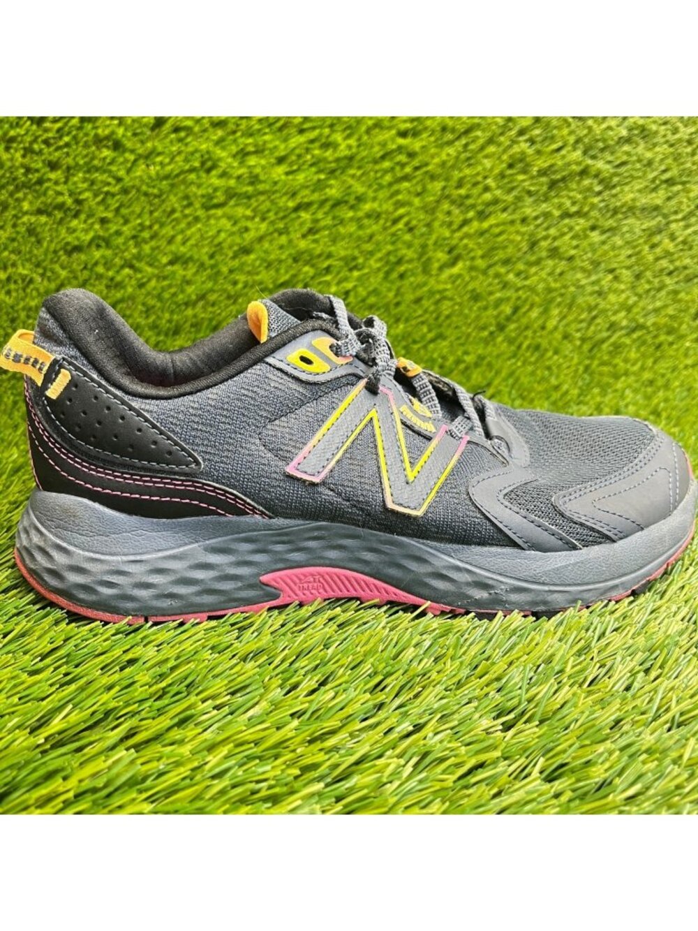 New Balance 410v7 Womens Size 8 Gray Black Pink Trail Running Shoes Sneakers